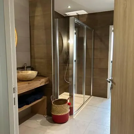 Avec Jaccuzi A *