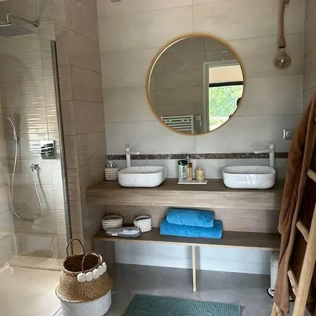 Villa Avec Jaccuzi A *