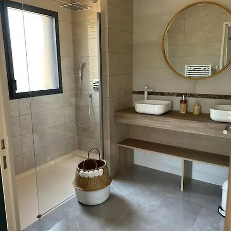 Avec Jaccuzi A Solesmes (Sarthe)