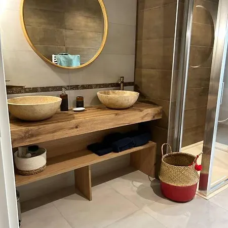 Avec Jaccuzi A Villa