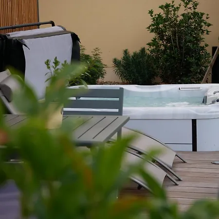 Avec Jaccuzi A *